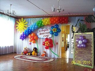Украшение шарами выпускного в детском саду